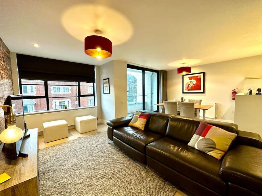 Beautiful New 2 Bedroom Apartment - Next To The Beach - Great Location - Free Parking - Fast Wifi - Smart Tv - Sleeps Up To 4! Close To Purbeck, Corfe Castle, Sandbanks, Poole & Bournemouth Swanage Extérieur photo